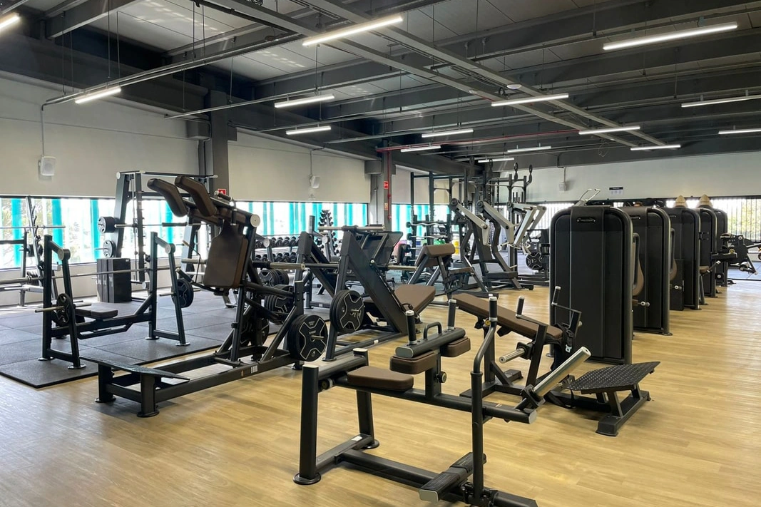 Sala de musculação da Surf Center Curitiba