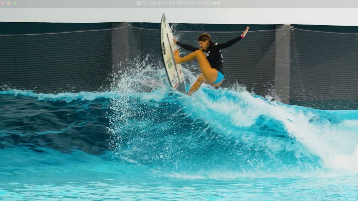 Piscina de ondas indoor do Surf Center Curitiba · surf para todos os níveis