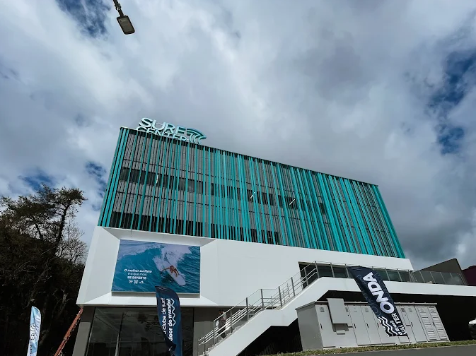 Surf Center Curitiba · piscina de ondas indoor já inaugurada em Curitiba PR